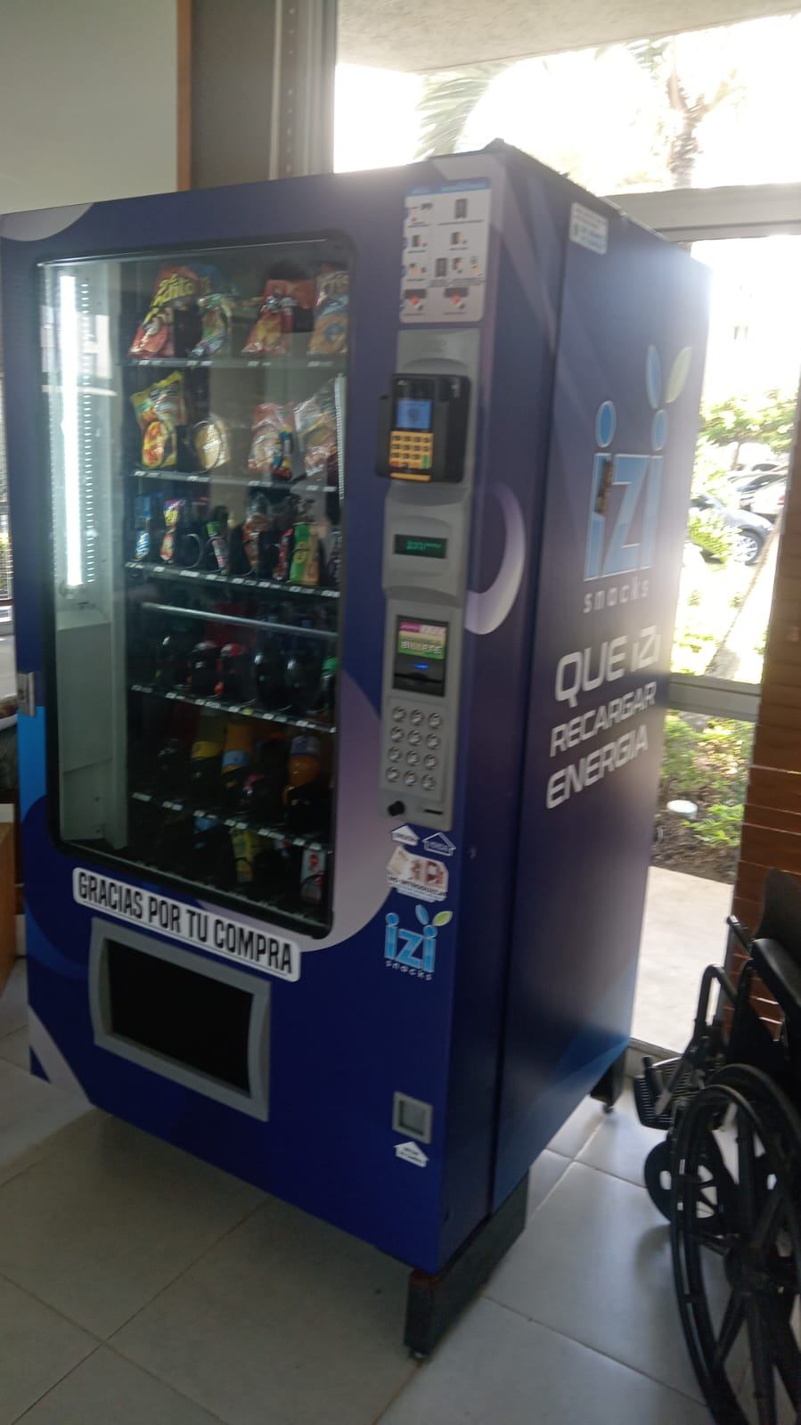 Máquina IZI Snacks con datáfono integrado